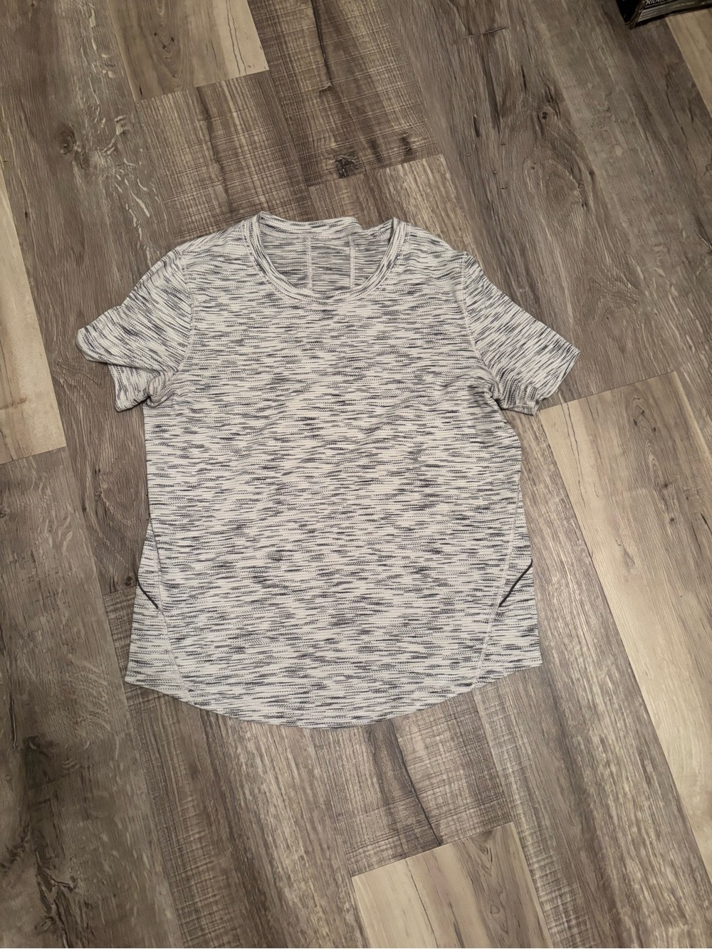 lululemon athletica Heathered Light Gray Short Sleeve Crew